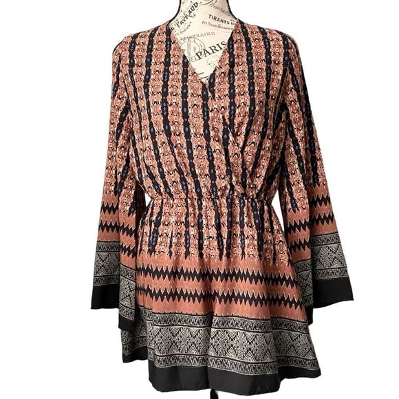 Fab'rik Aztec/Tribal Print V-Neck Long Sleeve Romper in Size Small - Picture 2 of 12